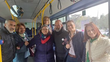 Ποίηση εν κινήσει για επιβάτες του αστικού στο Ηράκλειο - Φωτογραφίες