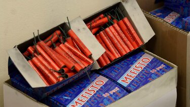 κροτίδες, σύλληψη