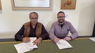 Μαλανδράκης, υπογραφή