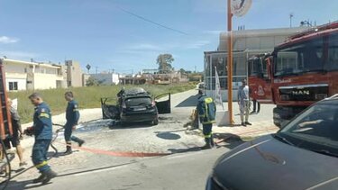 Οχημα πήρε φωτιά