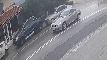 Έκανε αναστροφή, προκάλεσε τροχαίο κι έφυγε... σα να μη τρέχει τίποτα!