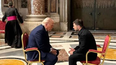 Η μυστηριώδης τρίτη καρέκλα στη συνάντηση Τραμπ-Ζελένσκι