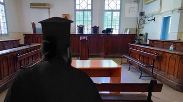 Ιερέας δικαστήρια