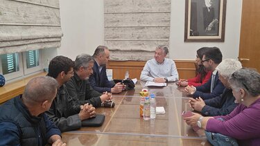 αρναουτακης κινημα δημοκρατίας