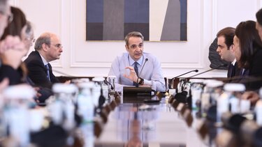 μητσοτακης οικονομικο συμβουλίο