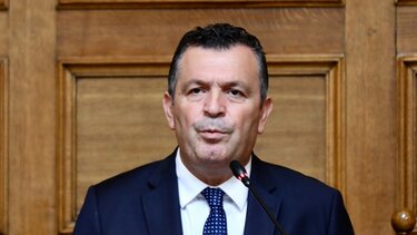 Ελληνικό Κτηματολόγιο: Θέτει σε αργία όλους τους εμπλεκόμενους υπαλλήλους στην υπόθεση διαφθοράς