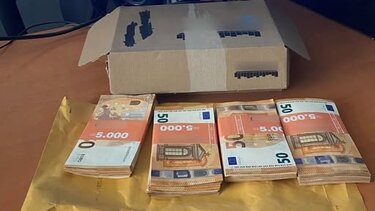 Ηλικιωμένος πέταξε στα σκουπίδια... 20.000 ευρώ!