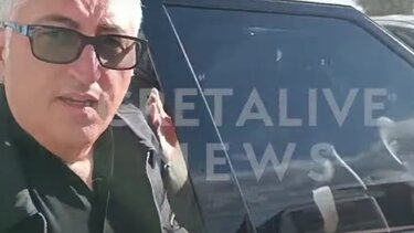 VIDEO: Η στιγμή της άφιξης της αποστολής του ΟΦΗ και του Μιχάλη Μπούση στο ΟΑΚΑ