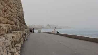 Καιρός: Επιμένει η σκόνη, εξασθενούν οι άνεμοι