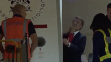 Xαστούκι στον Μακρόν