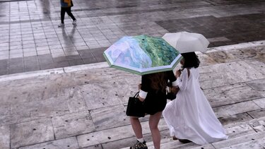 βροχή ομπρέλα καλοκαίρι