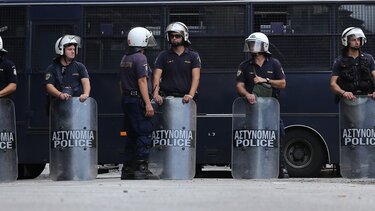 Στο «κόκκινο» ο Άγιος Νικόλαος: στέλνουν διμοιρίες από την Αθήνα για το Ισραηλινό κρουαζερόπλοιο