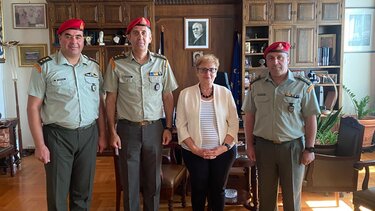 Εθιμοτυπική επίσκεψη των Στρατιωτικών Διοικητών στην Αντιπεριφερειάρχη Ρεθύμνης, Μαρία Λιονή