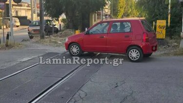 Πάρκαρε πάνω σε γραμμές τρένου και πήγε παίξει τυχερά παιχνίδια