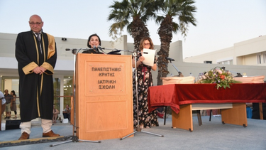 Συγκίνηση και χαμόγελα στην τελετή ορκωμοσίας της Ιατρικής Σχολής