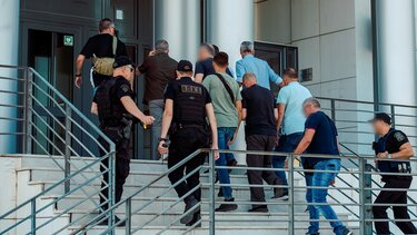 Τελωνειακοί, Απολογίες