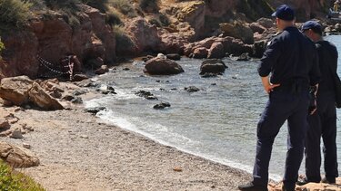 Χειροβομβίδα του Β’ Παγκοσμίου Πολέμου εντοπίστηκε σε παραλία στο Καβούρι