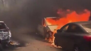 Δαρδανέλλια: Νέα πυρκαγιά απειλεί πολυτελείς κατοικίες