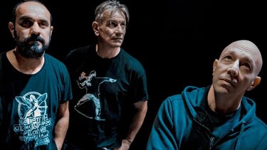 Γυμνά Καλώδια, Over The Wall