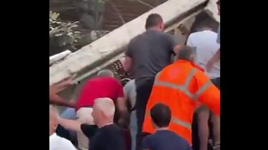 Σεισμός στην Τουρκία: Απεγκλωβισμοί μετά την κατάρρευση κτιρίων