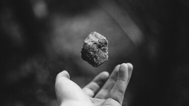 Πέτρα, Άνδρας