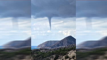 Εντυπωσιακός υδροστρόβιλος κοντά στο Μύρτος