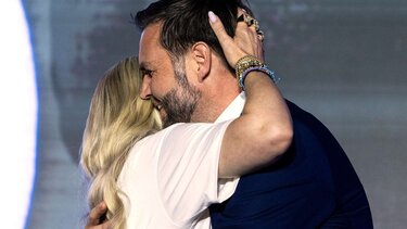 Έρικα Κερκ, Τζέι Ντι Βανς