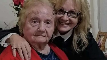 Η Αγγελική Νικολούλη με τη μητέρα της