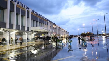 Αεροδρόμιο, Νύχτα, Αγρότες