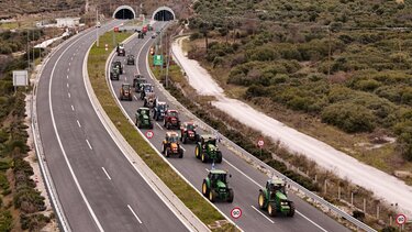 Αγρότες: Ημέρα αναδιάταξης στα μπλόκα για τη διέλευση των εκδρομέων – «Αγκάθι» οι εκτροπές κυκλοφορίας