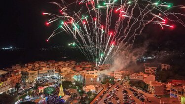 Με πρωταγωνιστές τα παιδιά η φωταγώγηση του Χριστουγεννιάτικου Δέντρου στο Δήμο Μαλεβιζίου