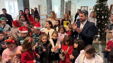  Κάλαντα & εορταστικές μελωδίες στο Δημαρχείο Χανίων - Ευχές για χαρούμενα Χριστούγεννα από τον Δήμαρχο, Π. Σημανδηράκη 