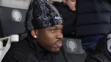 Ακούει Ισέκα ο Πανσερραϊκός... και τρέχει