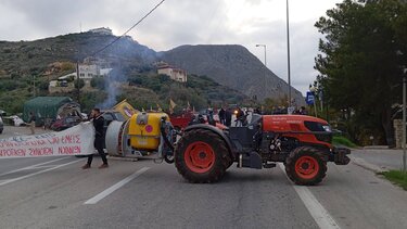 Αγρότες, Μεγάλα Χωράφια, Μπλόκο