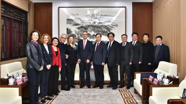 Καζαντζάκης Κίνα φωτο