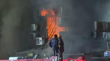 Πακιστάν: Έξι νεκροί από πυρκαγιά σε εμπορικό κέντρο – Φόβοι για ολική κατάρρευση