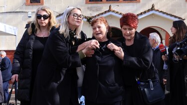 Βιολάντα, Κηδεία Ελένης Κατσαρού