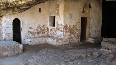  Σπήλαιο της Αρκουδιώτισσας 