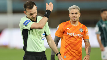 Διαιτησία-παρωδία, διακωμώδηση του ποδοσφαίρου!