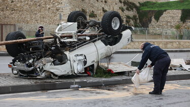 Παραλιακή Λεωφόρος, Ανατροπή