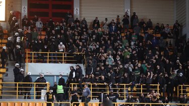 Ολυμπιακός - Παναθηναϊκός: Οπαδοί των δύο «αιωνίων» αντιπάλων στο ίδιο πέταλο