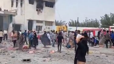 Φρίκη στο Ιράν: Δεκάδες νεκροί σε δημοτικό σχολείο θηλέων που βομβαρδίστηκε