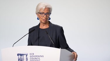 ΕΚΤ: Αμετάβλητα τα επιτόκια όσο ο πληθωρισμός κινείται στο 2%