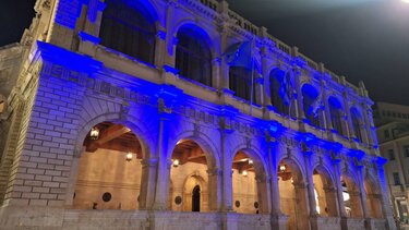 Στα "μπλε" η Λότζια για την Παγκόσμια Ημέρα κατά του καρκίνου