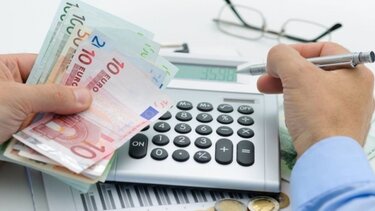 ofeiles xrei oikonomia euro