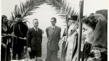 Ο Σοφοκλής Βενιζέλος και o ανιψιός του, Ελευθέριος, στο μνημόσυνο του Ελευθερίου Βενιζέλου στα Χανιά, 1949.