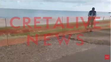 Η θάλασσα (κατα)πίνει… τον παραλιακό των Γουβών!