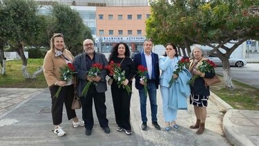 Λουλούδια, Αστυνομικοί, ΝΔ