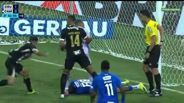 Σοβαρά επεισόδια με… 23 αποβολές σε γήπεδο της Βραζιλίας που μετατράπηκε σε ρινγκ - Βίντεο 