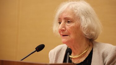 Ασπασία Παπαδοπεράκη, Πορτρέτο